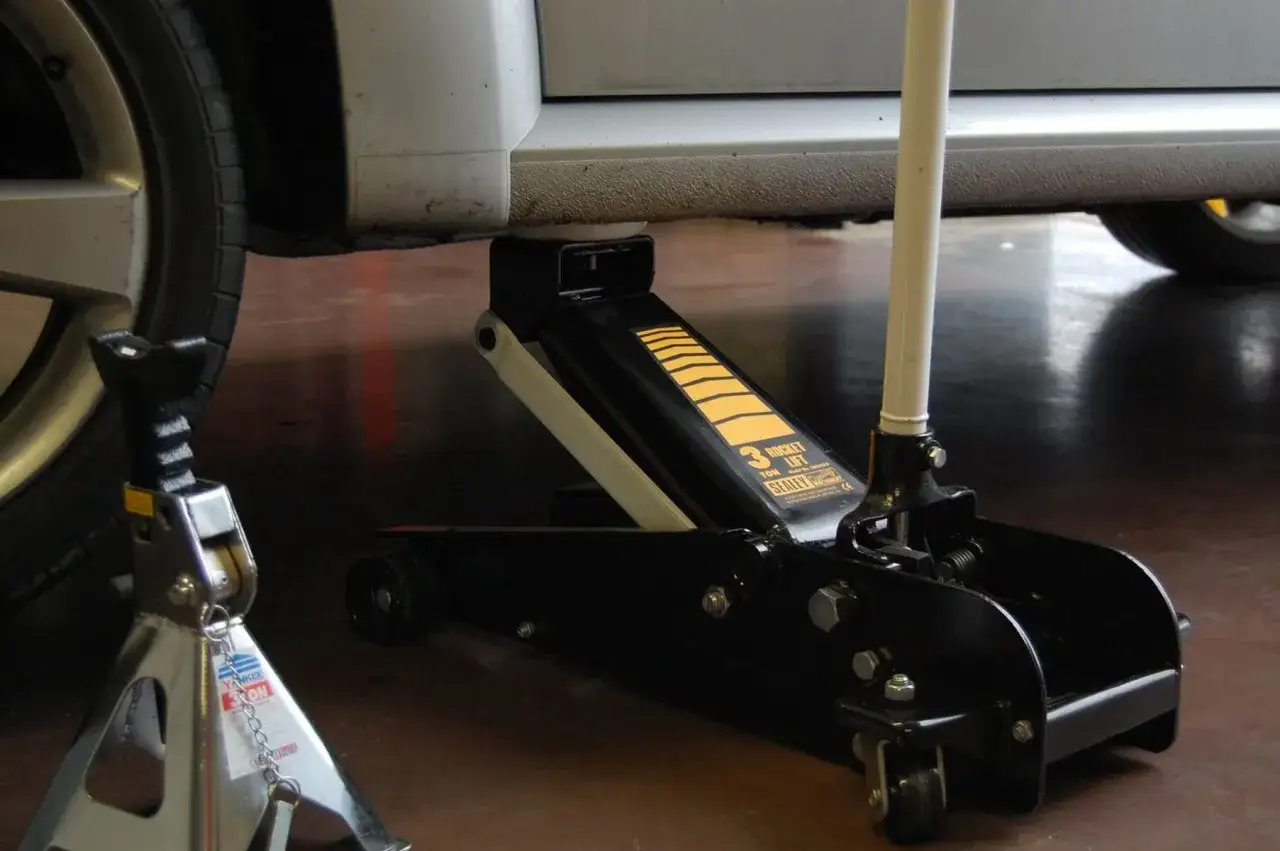 Rodzaje oleju hydraulicznego do lewarka