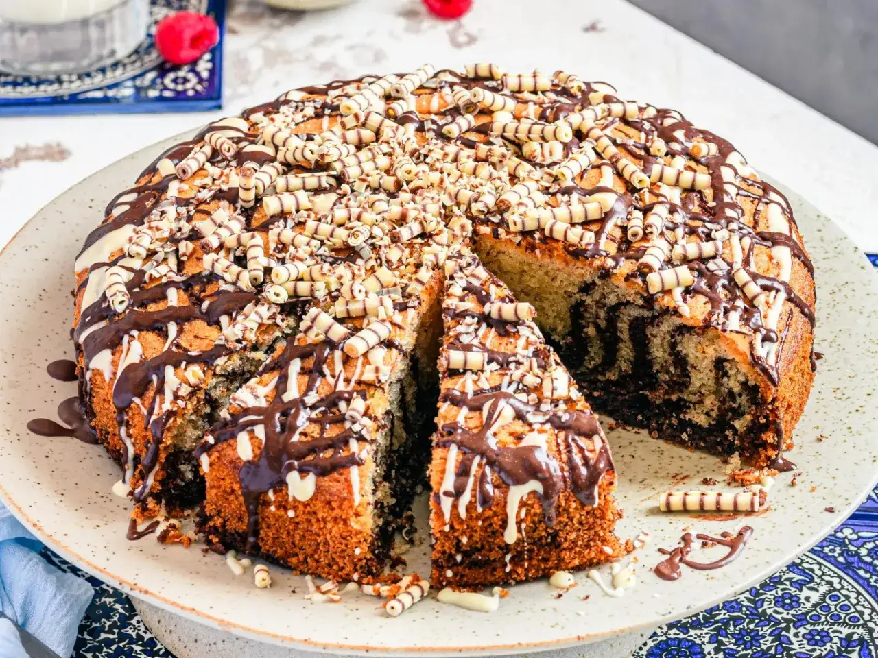 Ein köstlicher Marmorkuchen, der zum Nachbacken einlädt. Das Marmorkuchen Rezept ist einfach und das Ergebnis ist ein Genuss.