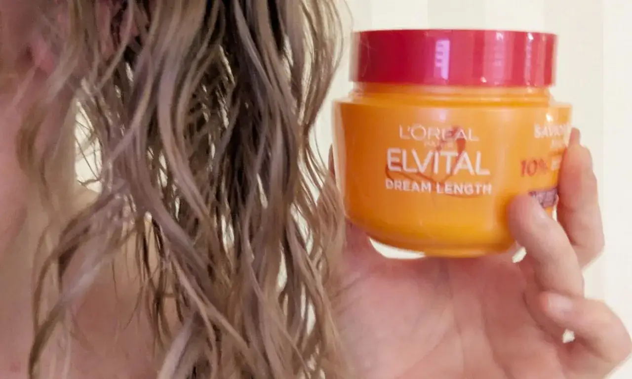 H&aring;rinpackning f&ouml;r blekt h&aring;r. L'Or&eacute;al Elvital Dream Length r&auml;ddar torrt och skadat h&aring;r.