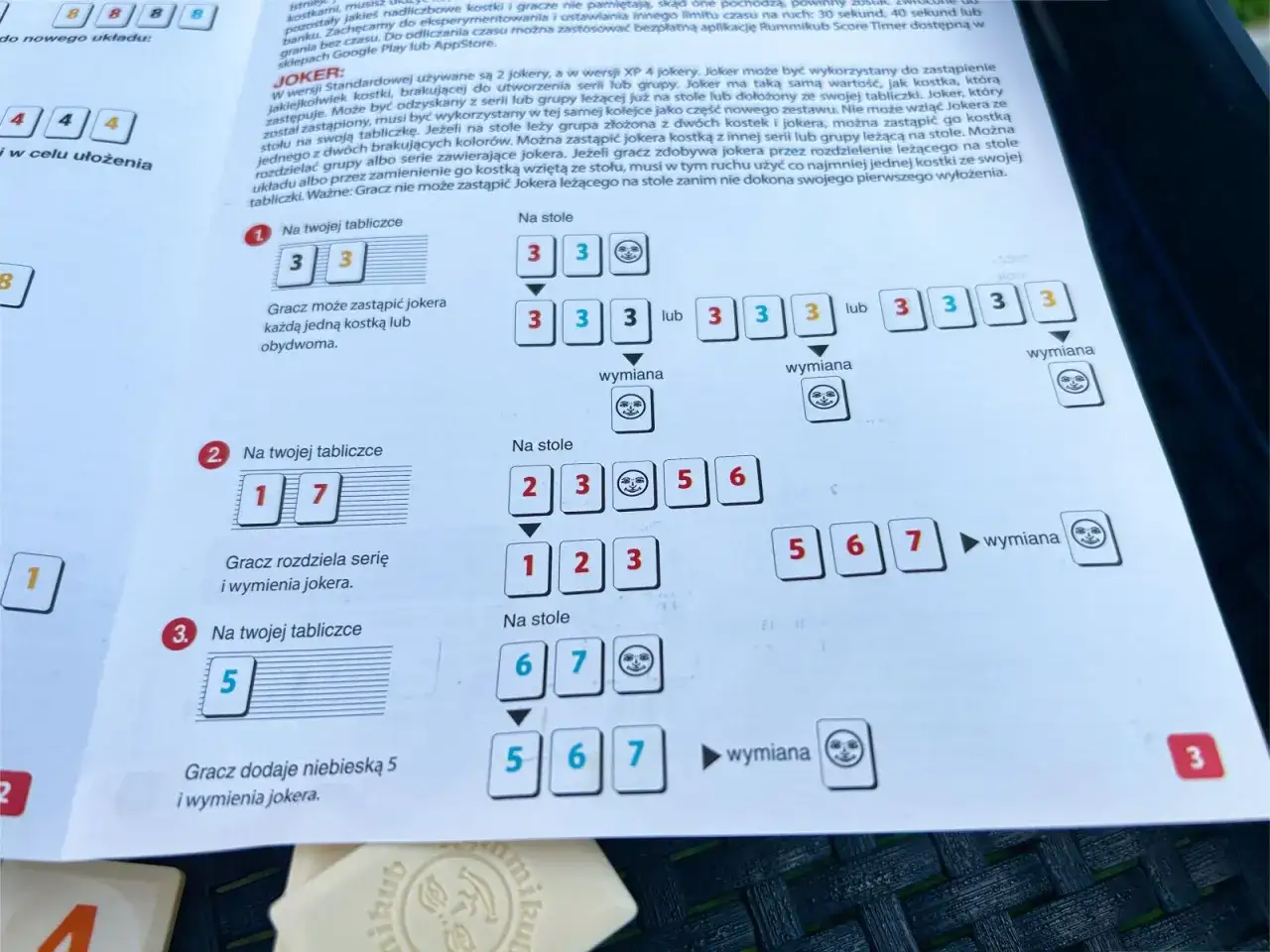 Rummikub zasady: przykłady ułożeń na stole i na tabliczce gracza, wymiana jokera.