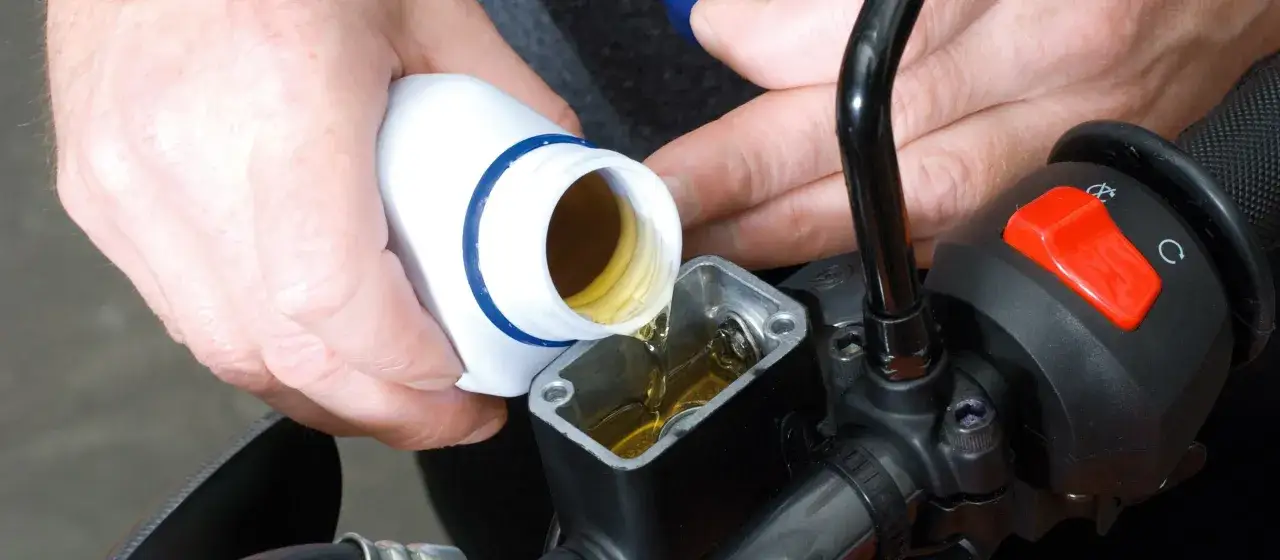Motorrad Bremsfl&uuml;ssigkeit korrodiertes Bauteil