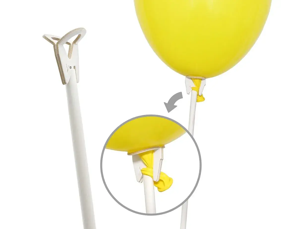 Patyki do balon&oacute;w w sklepie stacjonarnym, akcesoria imprezowe