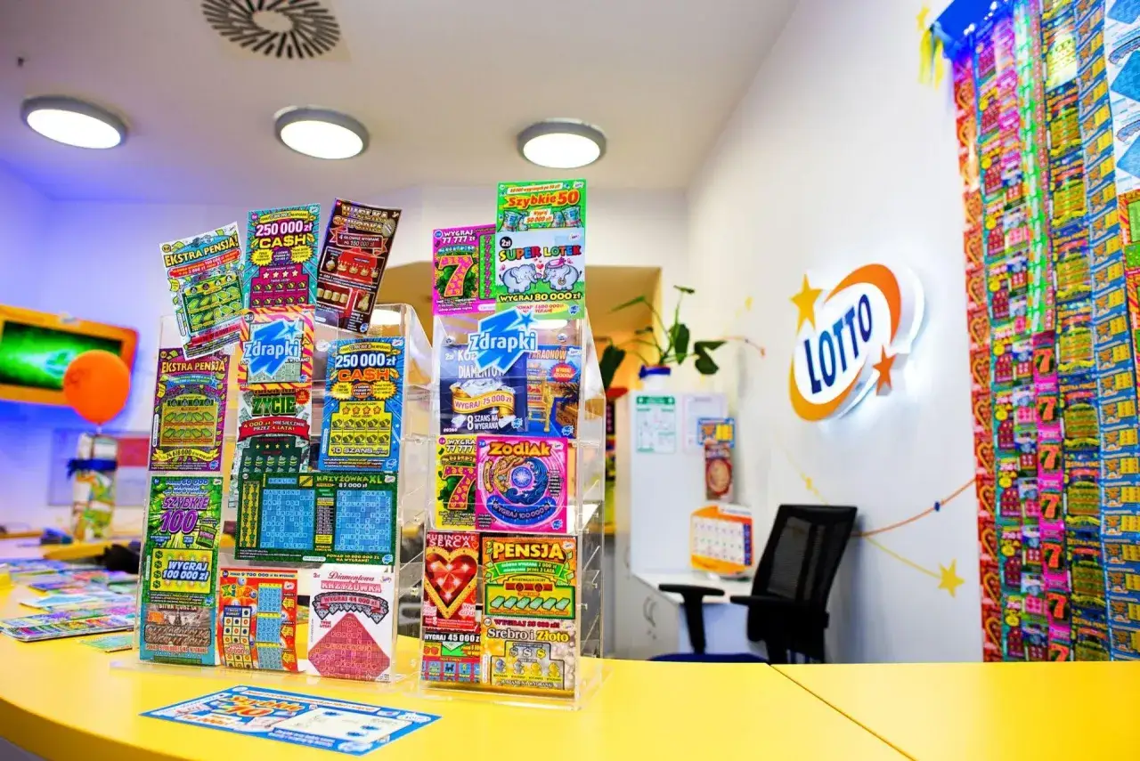 Kolektura LOTTO z licznymi zdrapkami. Czy prawda o rzekomej