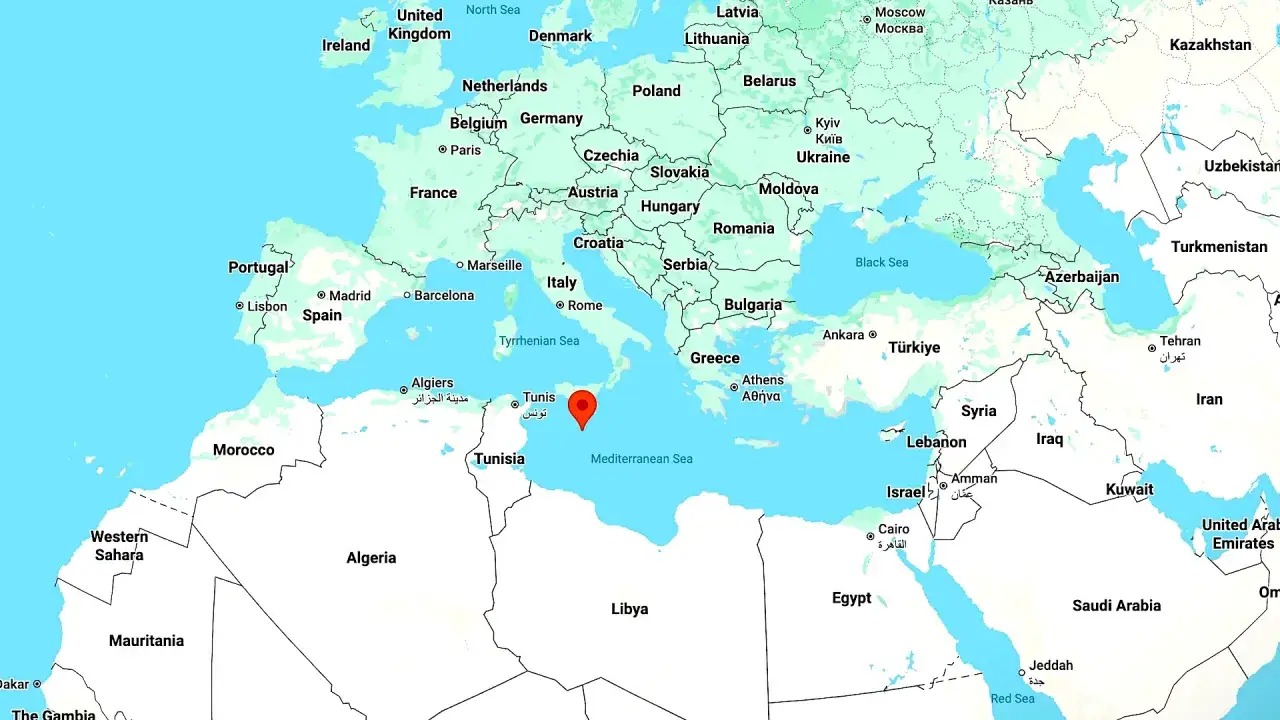 Mapa de Europa y el norte de África. Un punto rojo marca donde queda Malta, entre Italia y Túnez, en el mar Mediterráneo.