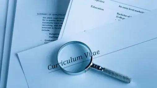 przekreślone cv, zaufanie utracone, konsekwencje kłamstwa w pracy