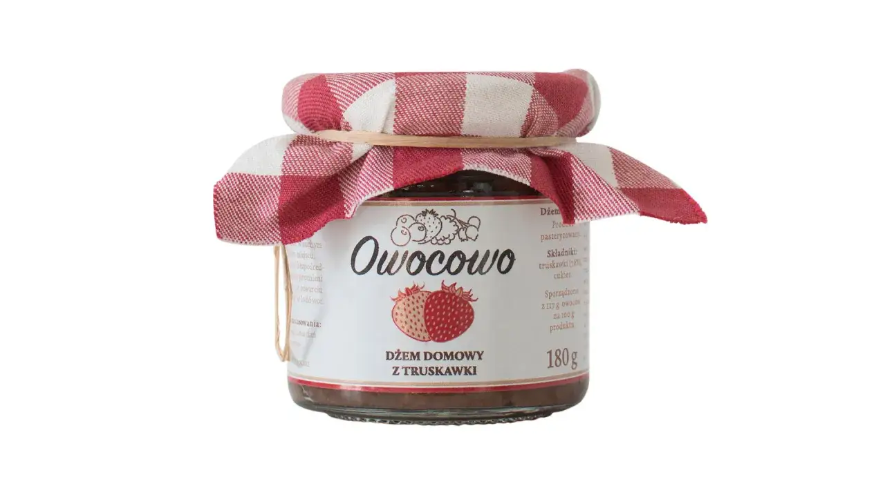 Słoik domowego dżemu truskawkowego z pektyną, ozdobiony kratkowaną chusteczką. Idealny na śniadanie.