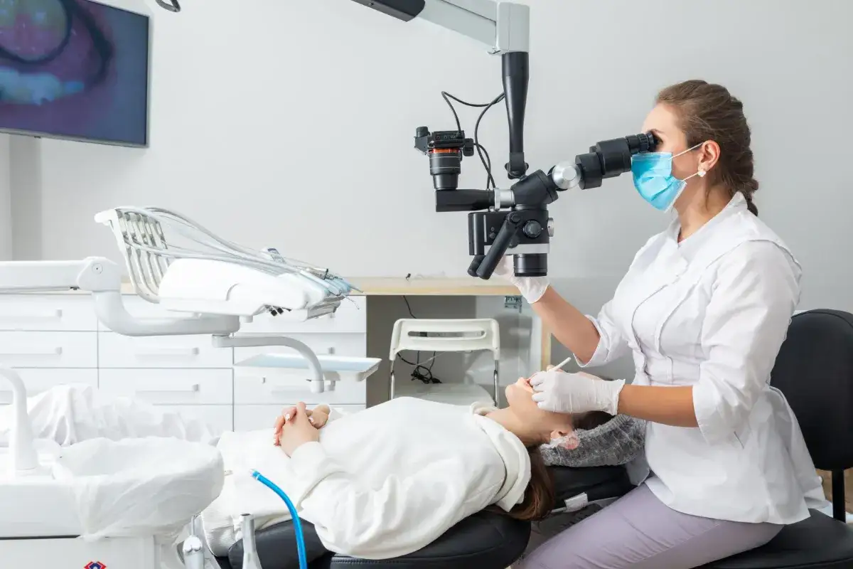 Pacjent przed operacją stomatologiczną