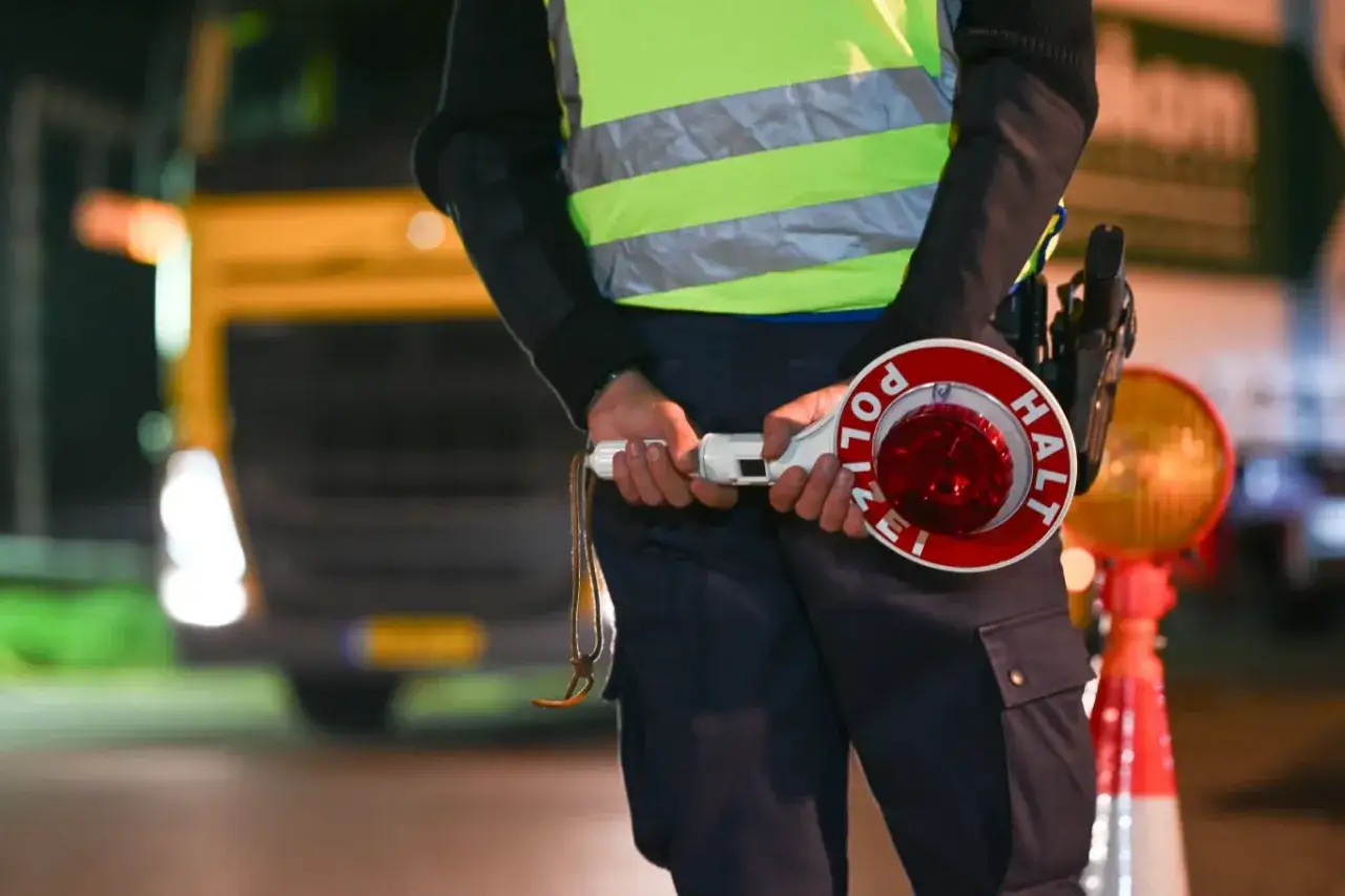 Policjant w Niemczech z lizakiem