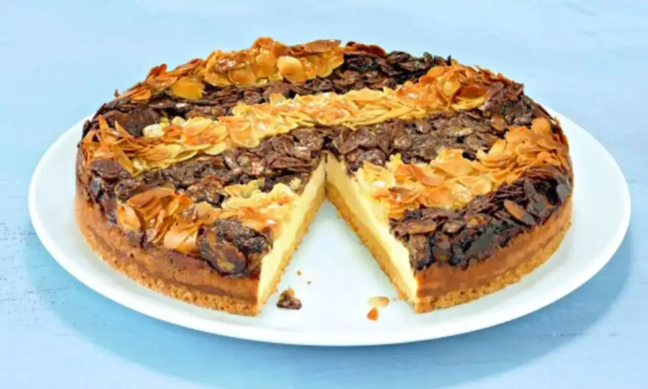 Ein köstlicher Hummelkuchen mit Mandeln und Schokolade, perfekt für Ihr nächstes hummelkuchen rezept.