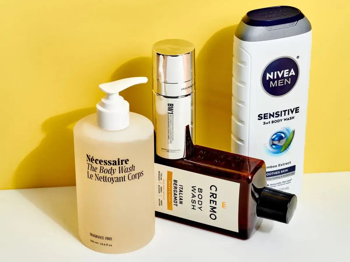 Productos para el afeitado corporal hombre: jabones, loción y sérum.