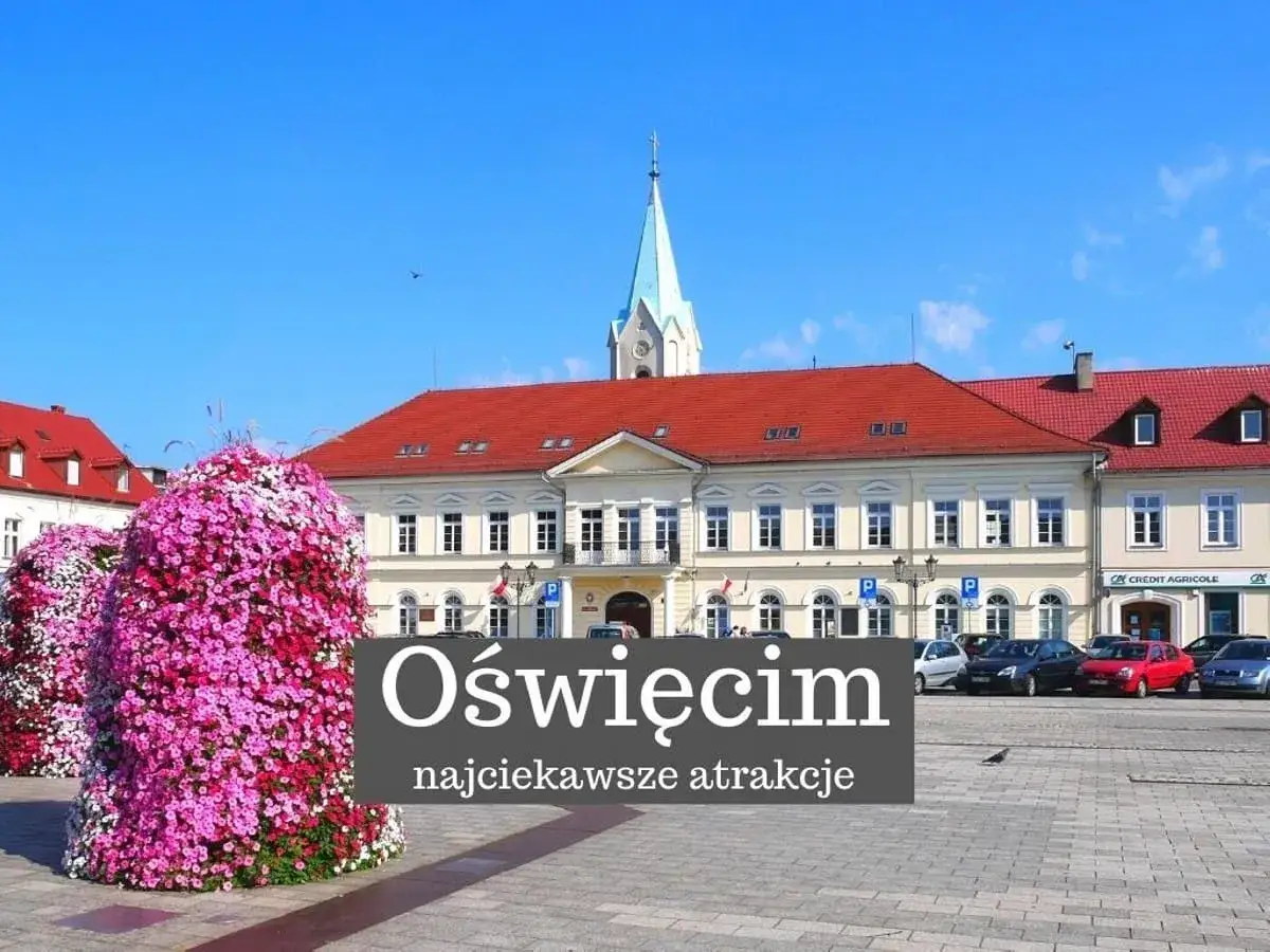 Kwiatowe ozdoby i zabytkowa architektura Oświęcimia zapraszają do odkrywania fajnych miejsc w okolicach.