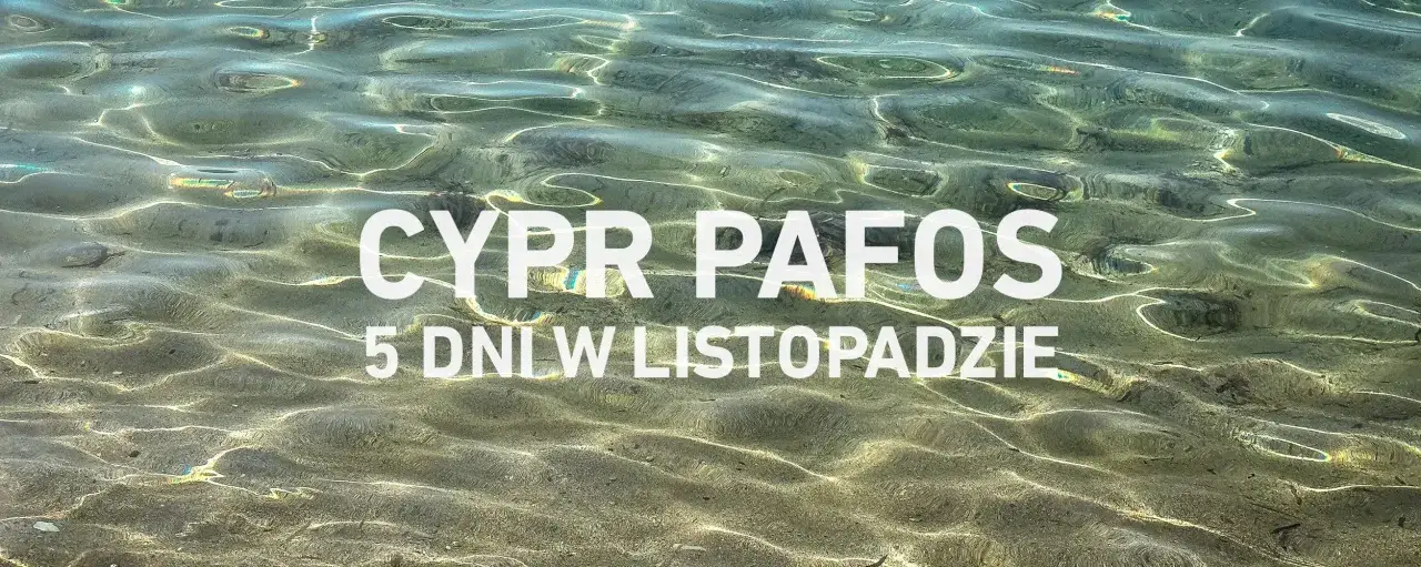 Czysta woda i piasek na dnie. Cypr Pafos w listopadzie, pogoda idealna na 5 dni.