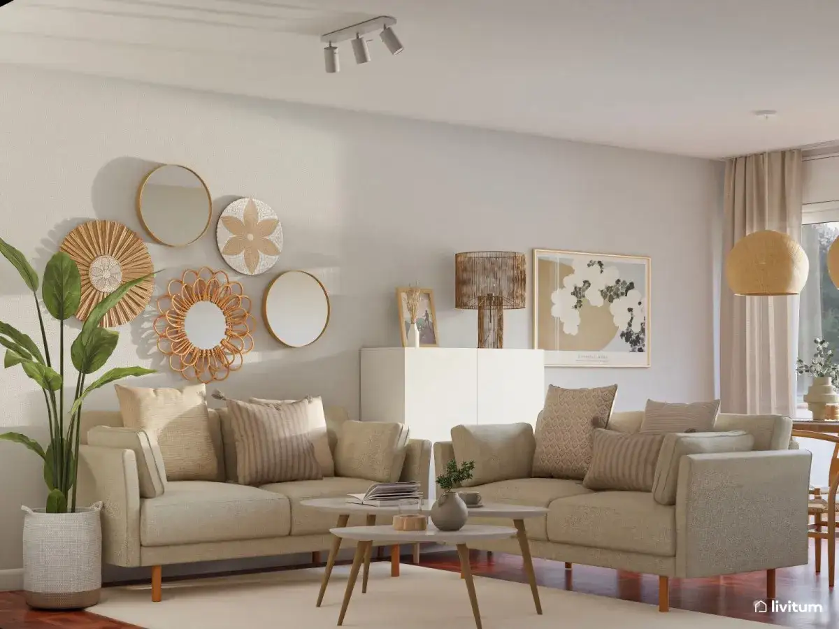 Sal&oacute;n acogedor con sof&aacute;s beige, mesa de centro, planta y decoraci&oacute;n de pared con espejos y adornos de rat&aacute;n. Ideas para decorar con fotos sal&oacute;n.