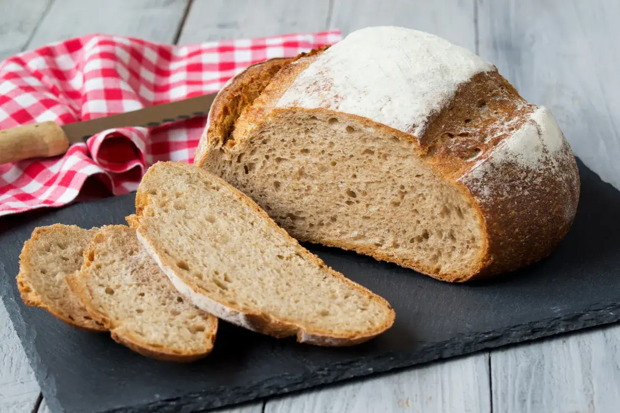 Chleb na odchudzanie przepis: pyszny, domowy bochenek z chrupiącą skórką i miękkim wnętrzem, idealny na dietę.