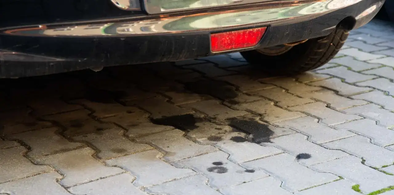 wyciek płynu wspomagania kierownicy