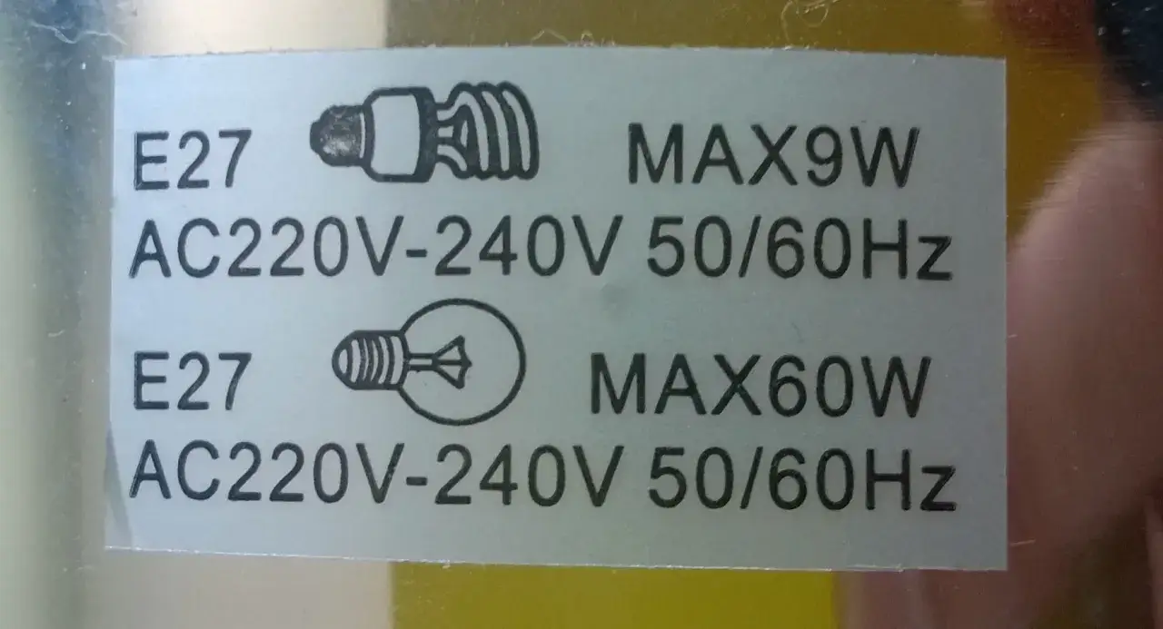 E27: maksymalna moc żarówki led w lampie to 9W, a dla tradycyjnej 60W. Napięcie 220-240V.
