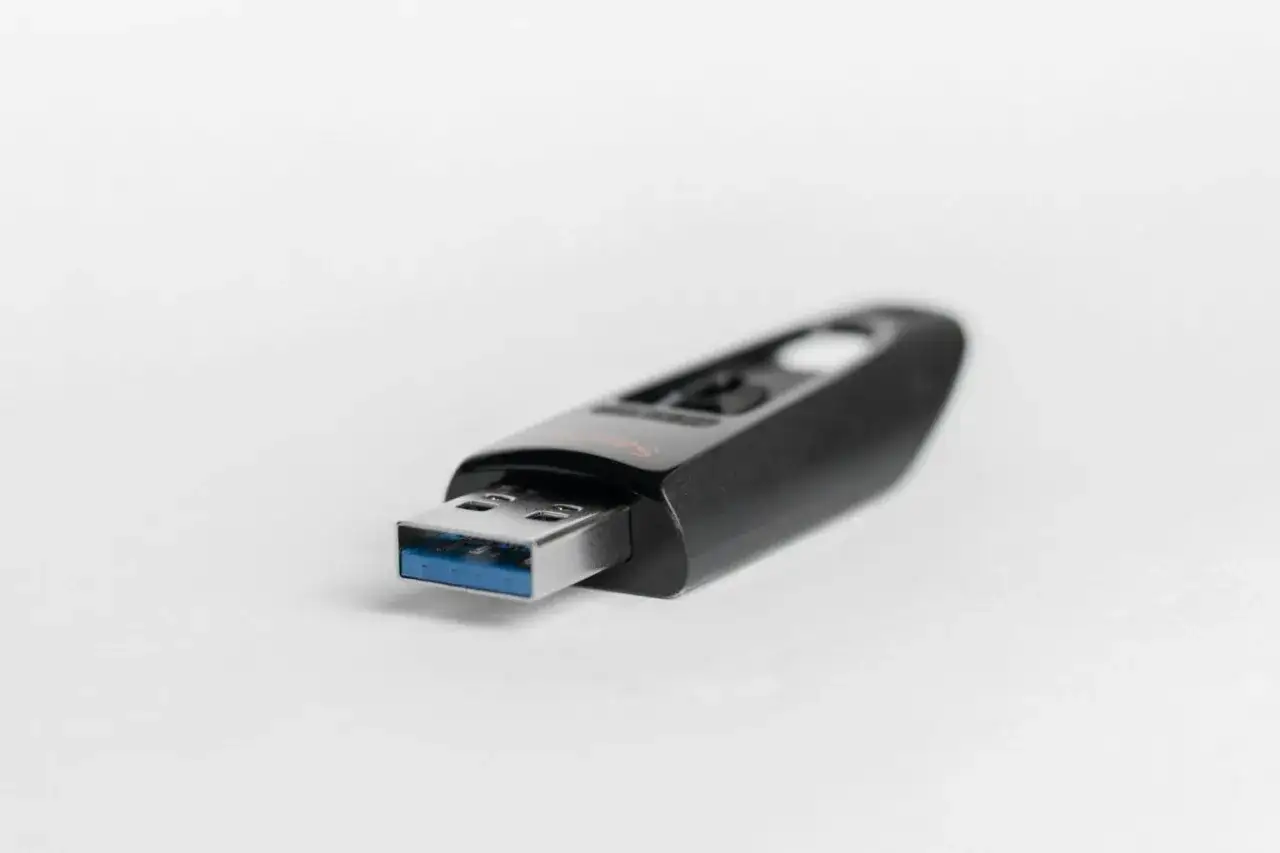 Pendrive z instalatorem Windows 10.