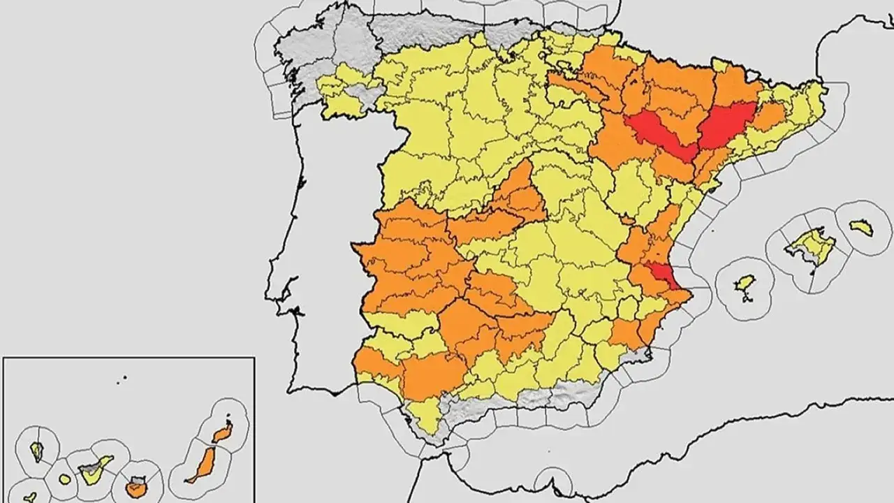 Mapa Hiszpanii z zaznaczonymi regionami o różnym natężeniu opadów. Kolory wskazują, gdzie hiszpania pogoda jest najbardziej deszczowa.