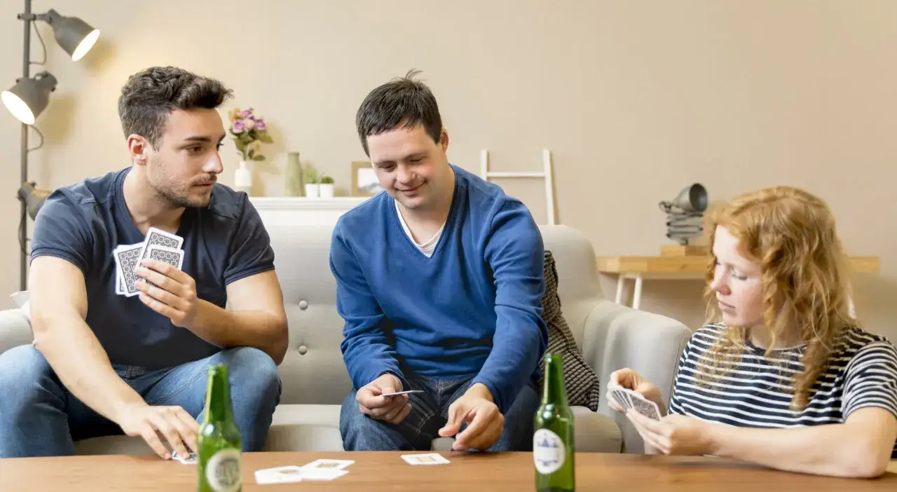 Trzech przyjaciół gra w karty przy piwie. To prawdziwy test na przyjaciela, kto wygra?