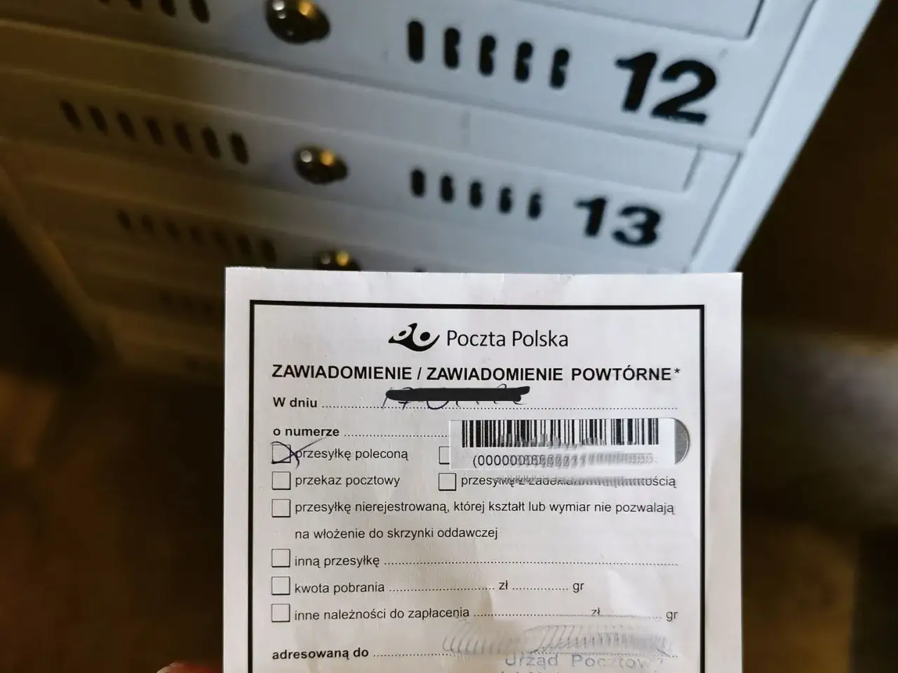 Awizo sądowe z Poczty Polskiej informuje o przesyłce poleconej. Widoczne są pola do zaznaczenia rodzaju przesyłki i jej szczeg&oacute;ł&oacute;w.