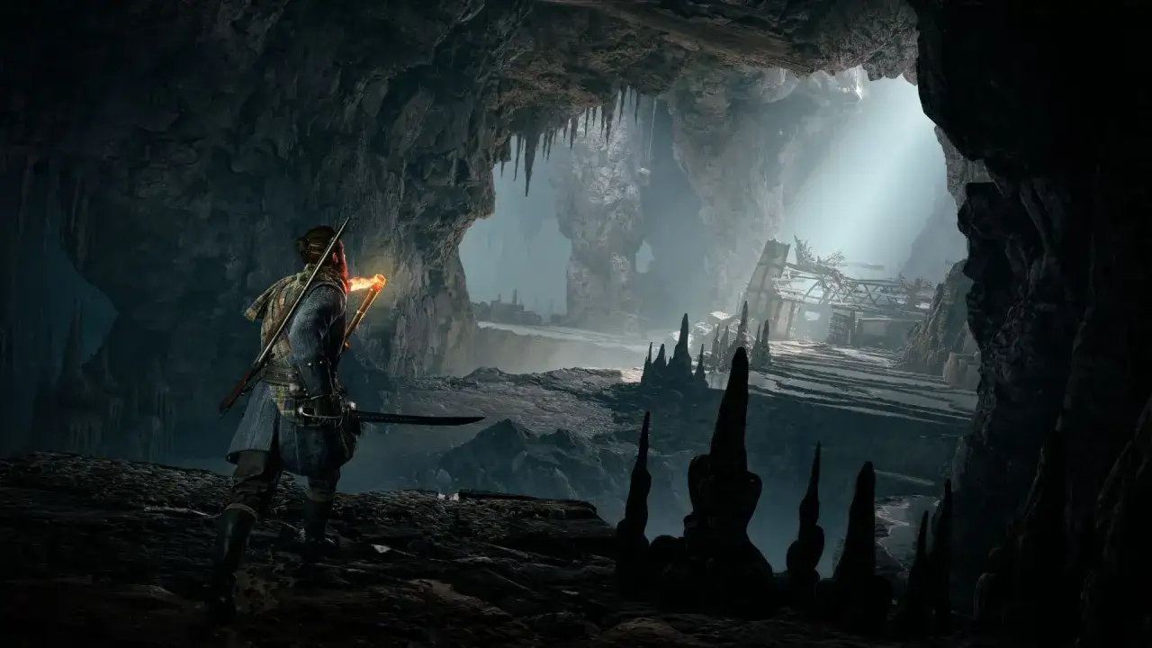 Ein Krieger mit Fackel und Schwert erkundet eine H&ouml;hle im 