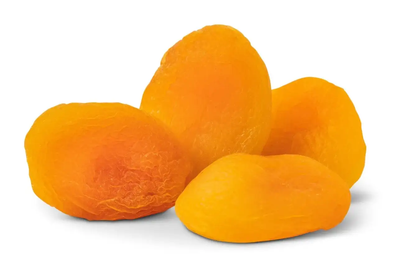 Ein Haufen getrockneter Aprikosen, die zeigen, wie gesund Aprikosen sind.