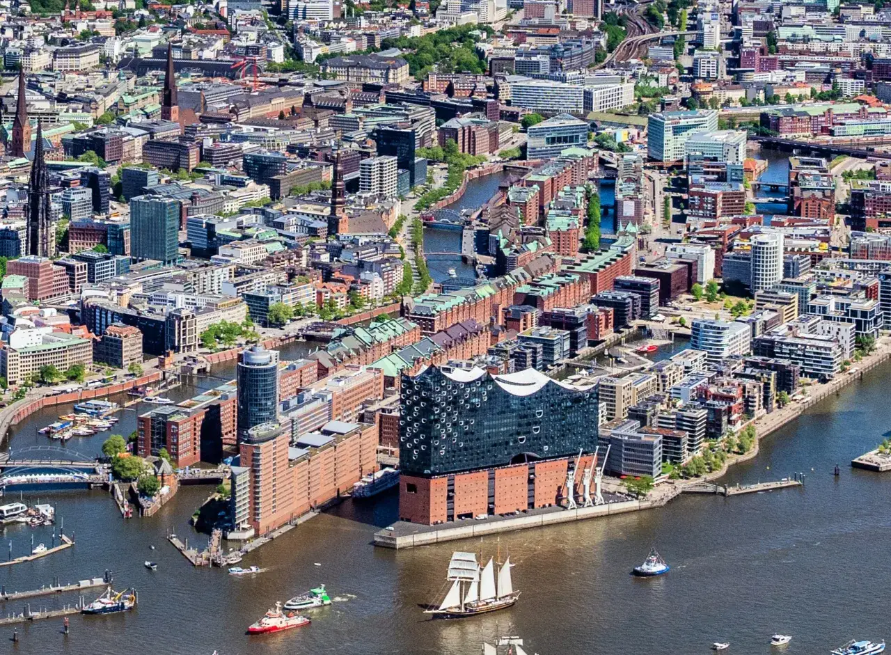 Luftbild HafenCity Hamburg mit Elbphilharmonie