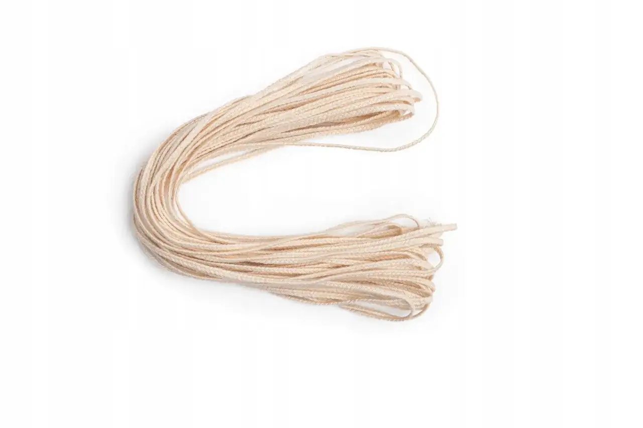Beżowy sznurek, idealny materiał, z czego zrobić knot do świeczki.