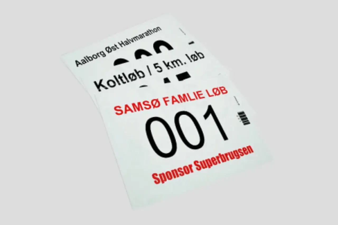 Numery startowe dla bieg&oacute;w: Aalborg &Oslash;st Halvmarathon, Koltl&oslash;b / 5 km. l&oslash;b, Sams&oslash; Familie L&oslash;b. Numer 001 sponsoruje Superbrugsen.