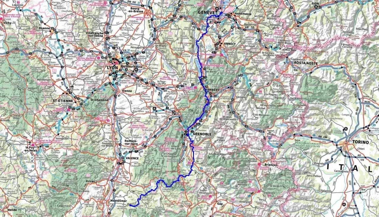 Carte routière de la France et de l'Italie, montrant la route bleue du GR 965 traversant Lyon, Grenoble et Turin.