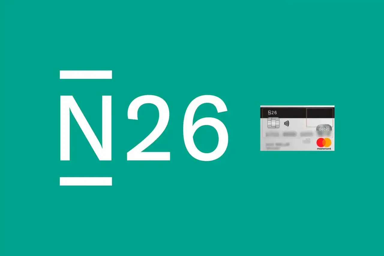 Logo N26 y una tarjeta de débito N26 extranjero.