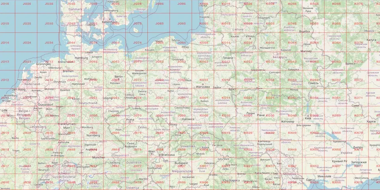 Mapa Europy z siatką kwadratów, oznaczonych literami i cyframi, np. J016, K006. Widoczne są nazwy miast i regionów, np. Danmark, Berlin, Polska, Ukraina. To mapa z podziałem na sektory, być może do celów nawigacyjnych lub lokalizacyjnych, gdzie każdy k...