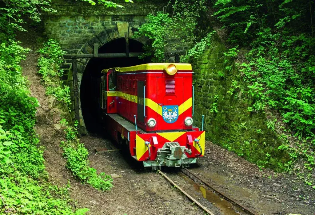 Tunel w Szklarach kolejka wąskotorowa