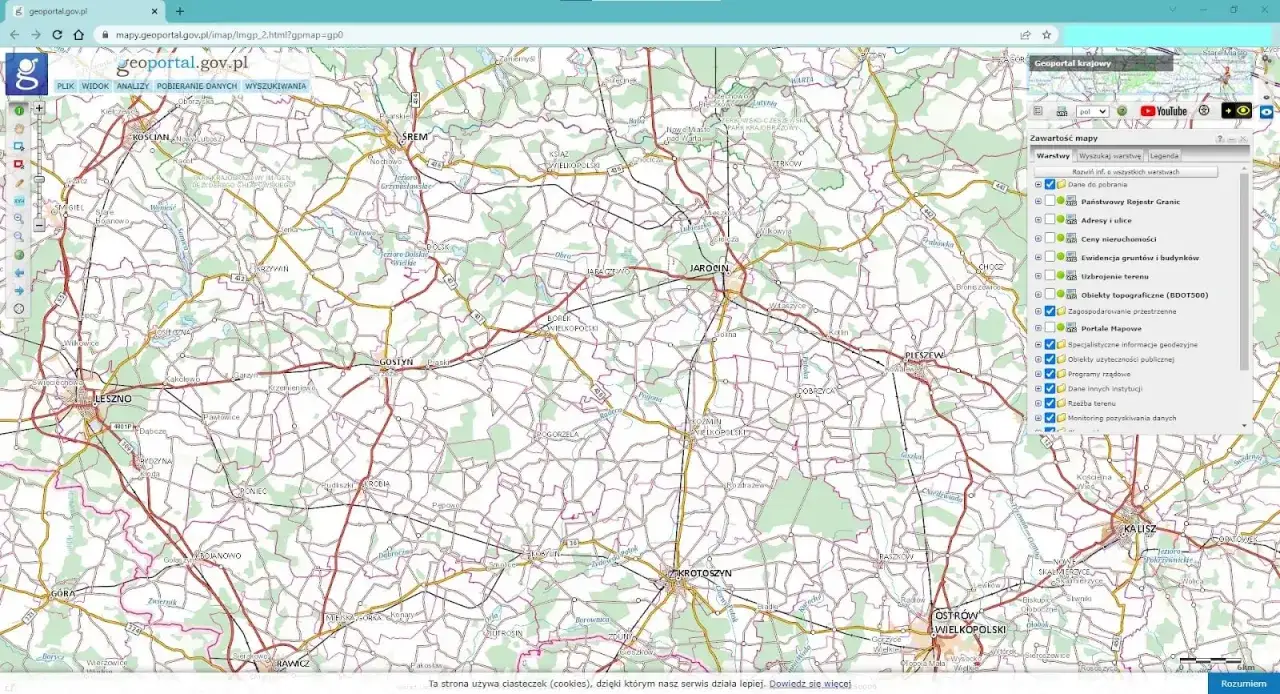 Mapa Polski z zaznaczonymi miastami i drogami. Widoczna jest warstwa