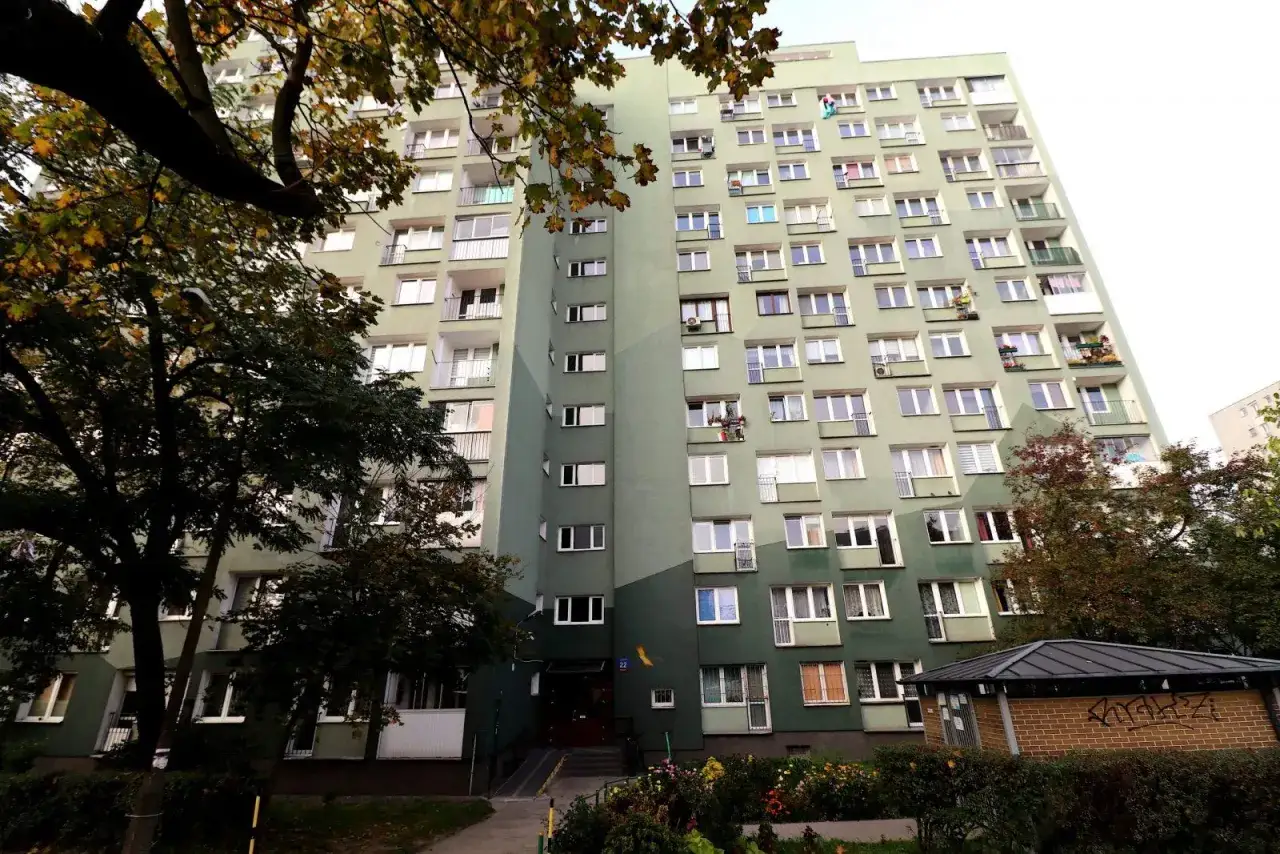mieszkanie w bloku z wielkiej płyty lata 90