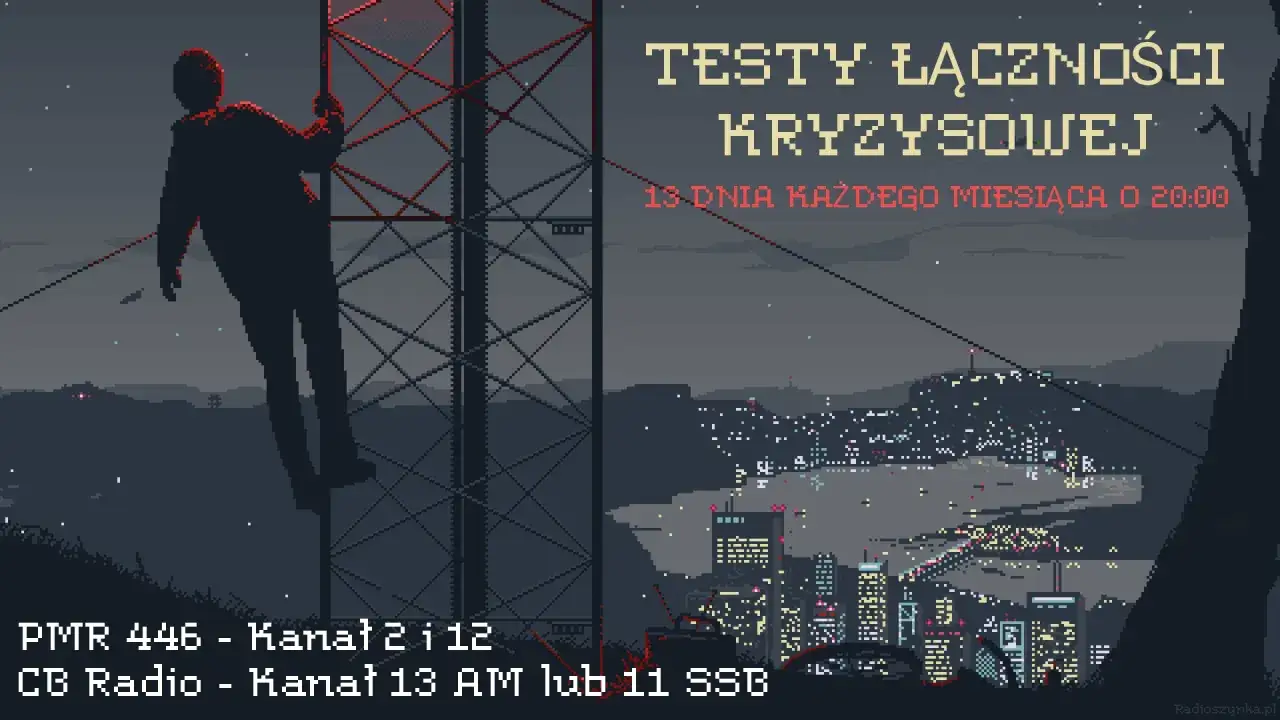 Sylwetka człowieka na wieży transmisyjnej. W tle nocne miasto. 