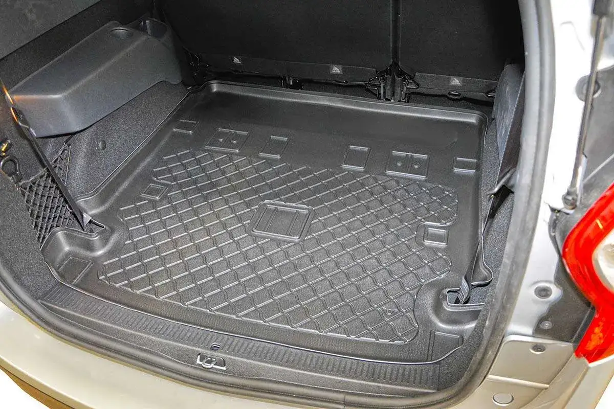 Dacia Lodgy bagażnik z gumową matą ochronną. Idealny do przewożenia brudnych przedmiotów.