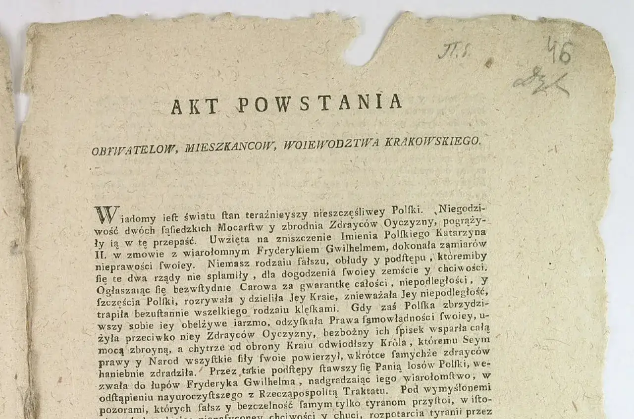 Akt Powstania Obywateli Krakowa. Dokument opisuje zniszczenie Polski przez zaborców i zdrajców, wzywając do walki o niepodległość.