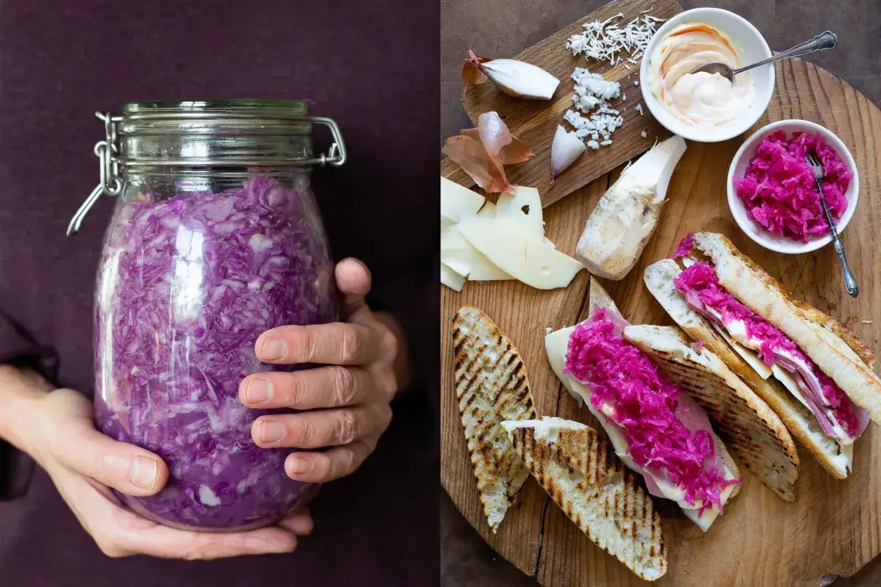 En burk med fermenterad rödkål bredvid en reuben sandwich med ost, kött och den syrliga kålen.