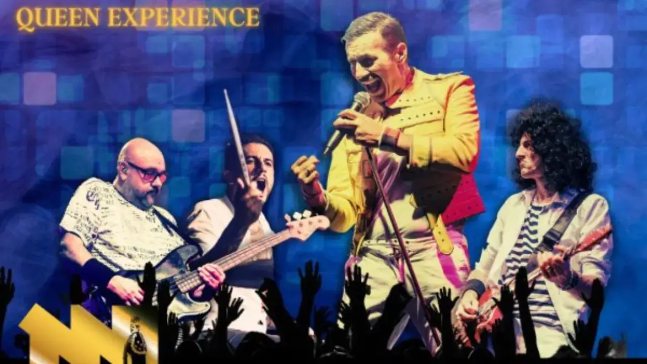 La cover band Queen Experience sul palco, con il cantante che imita Freddie Mercury.