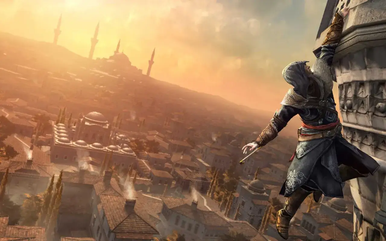 Ezio z Assassin's Creed Revelations wspina się po budynku, podziwiając panoramę miasta o zachodzie słońca.