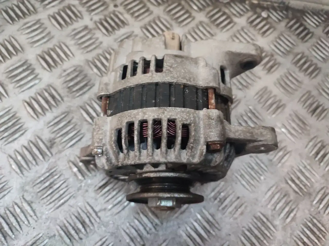 Alternator Daewoo Matiz lokalizacja w komorze silnika
