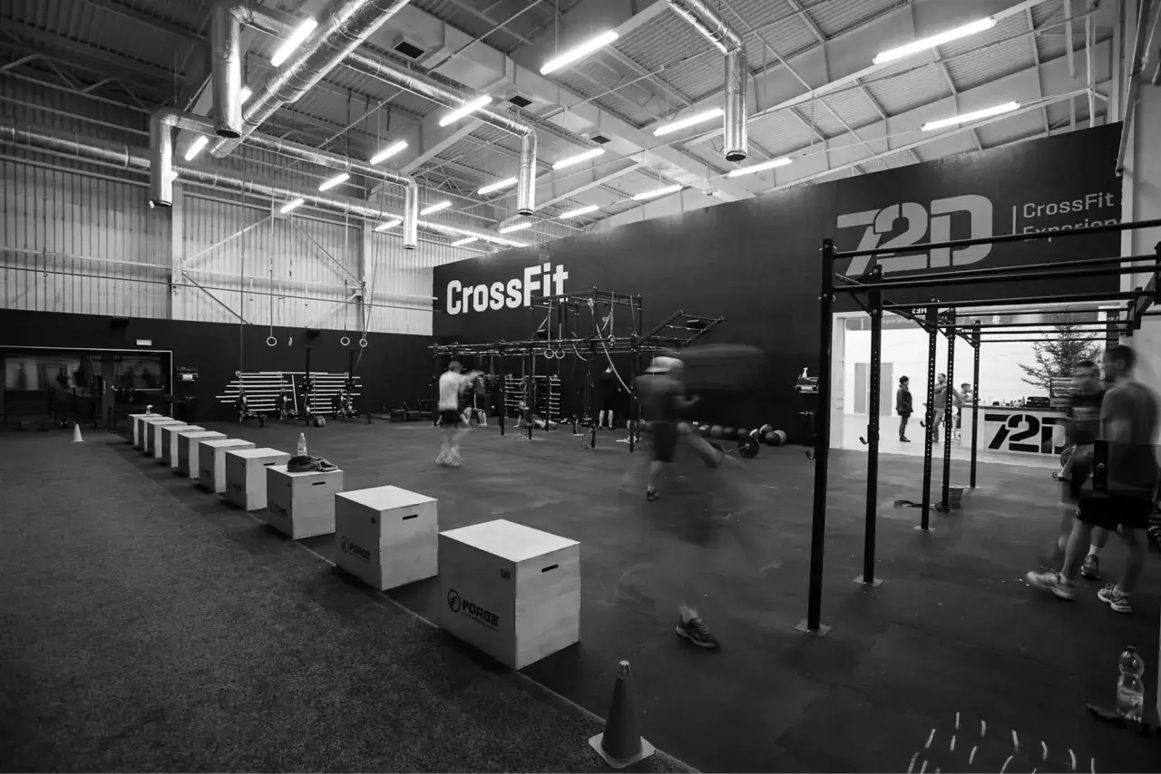 Mapa Polski z zaznaczonymi lokalizacjami box&oacute;w CrossFit lub ikona lokalizacji