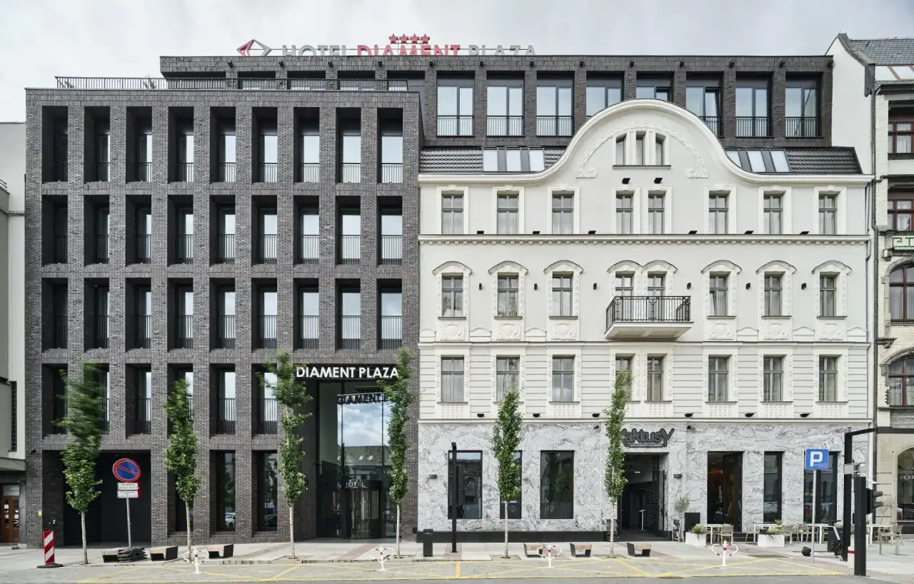 Hotel Diament Plaza Katowice elewacja i wejście
