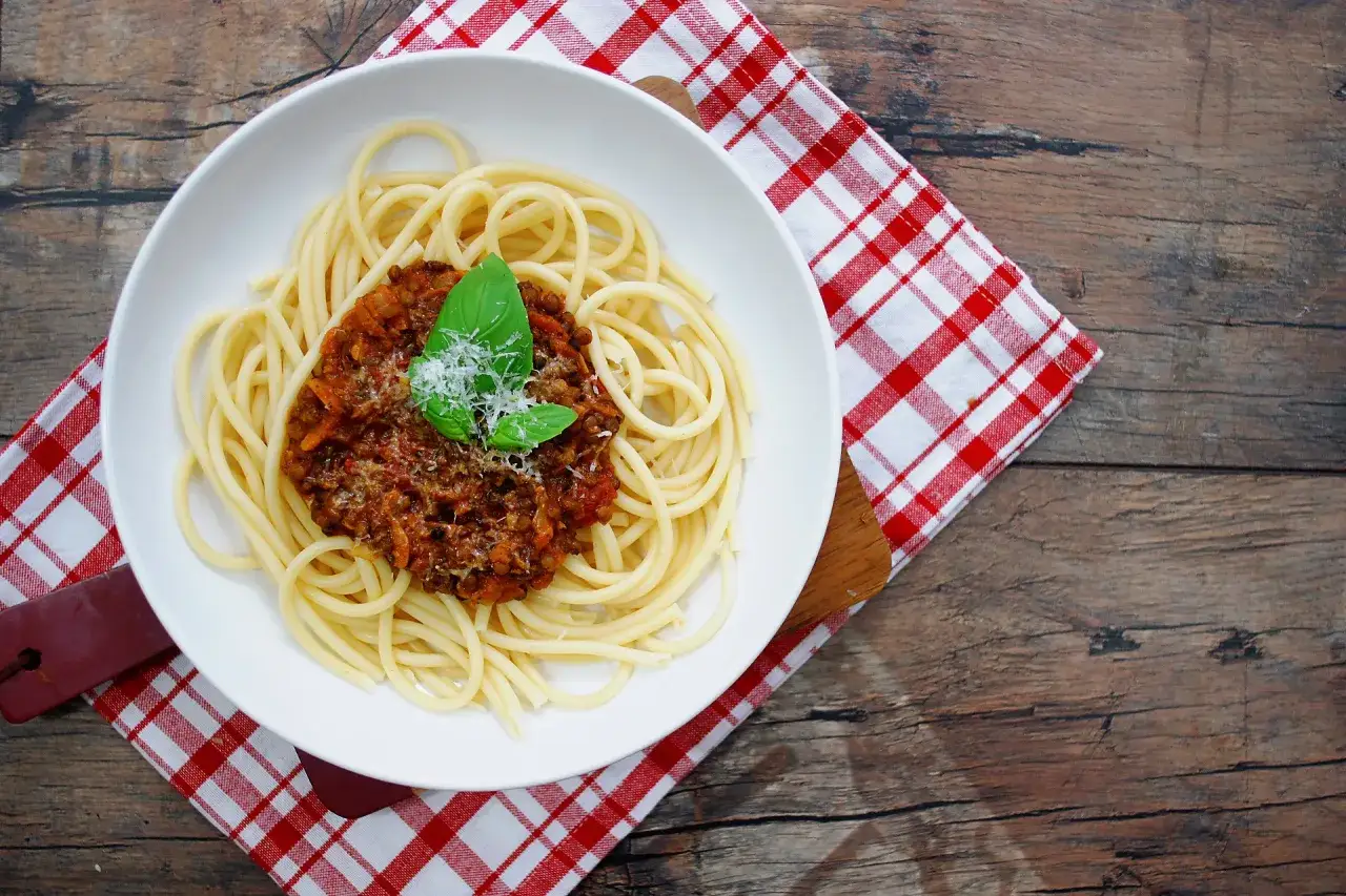 wegetariańskie bolognese soczewica