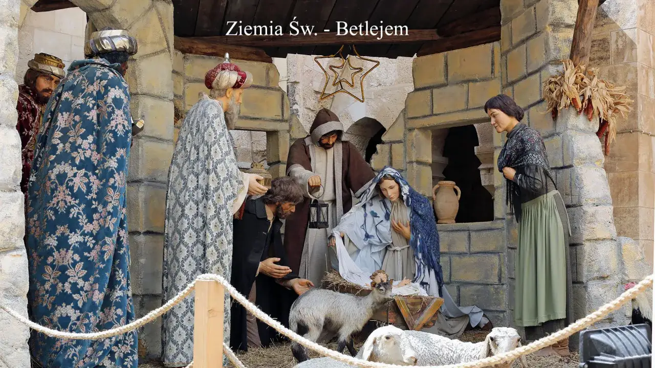 Szopka betlejemska: żywa wiara kontra tradycja przekazywana w rodzinie. Trzej królowie, Maryja, Józef, zwierzęta i pasterze.
