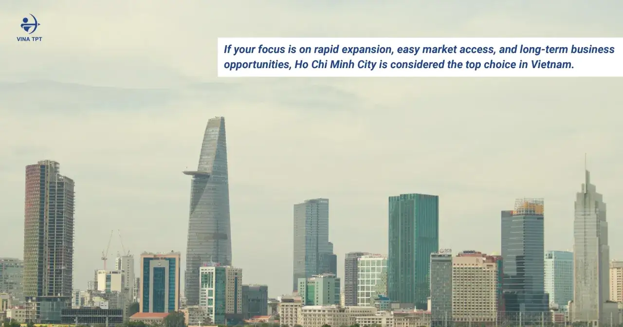Ho Chi Minh City, z jego nowoczesną panoramą, oferuje świetne zarobki w Wietnamie. Rozwój biznesu i możliwości są tu na wyciągnięcie ręki.