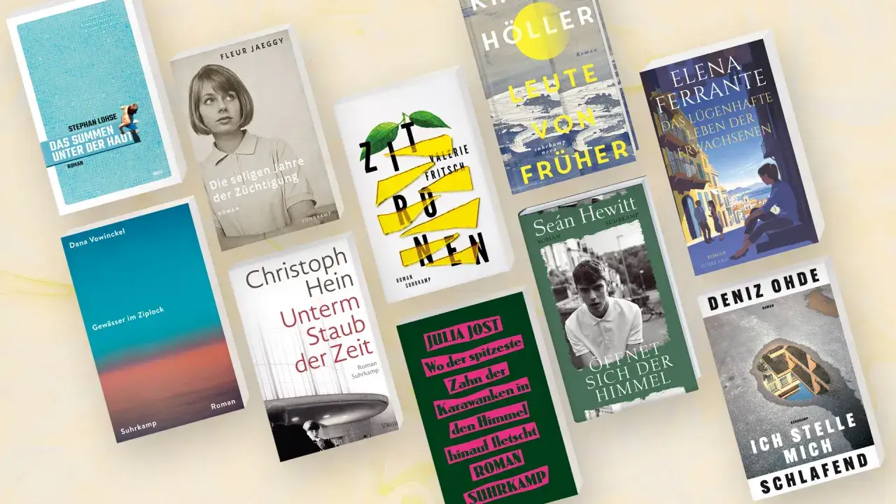 Bücherstapel mit Titeln wie