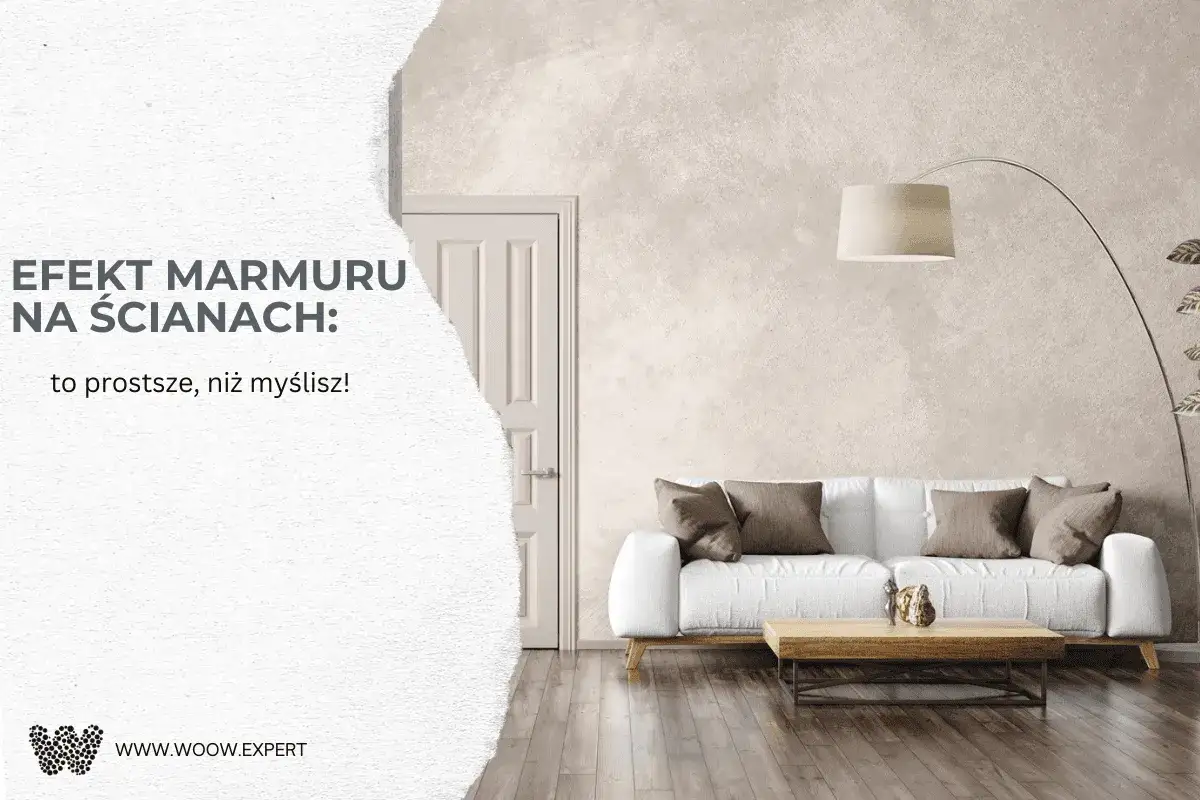 Elegancka ściana z efektem marmuru w salonie. Biała sofa, drewniany stolik i łukowa lampa tworzą przytulną atmosferę.