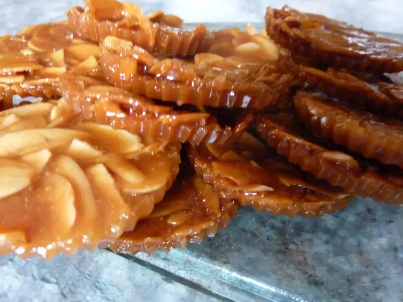 D&eacute;licieux florentins aux amandes, croustillants et caram&eacute;lis&eacute;s, parfaits pour accompagner un caf&eacute;. Une recette simple et gourmande.